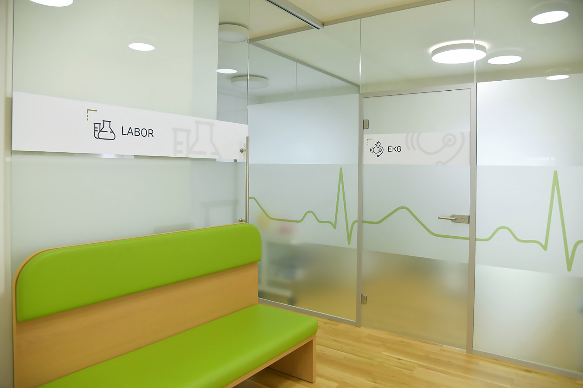 praxis-johannisthal-beschilderung-warteraum-labor-ekg praxis johannisthal beschilderung warteraum labor ekg